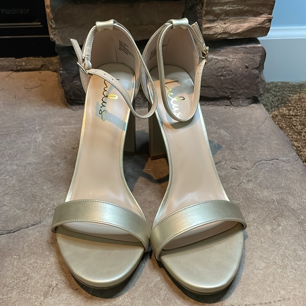 Lulu's Gold Heels - Picture 3 of 7